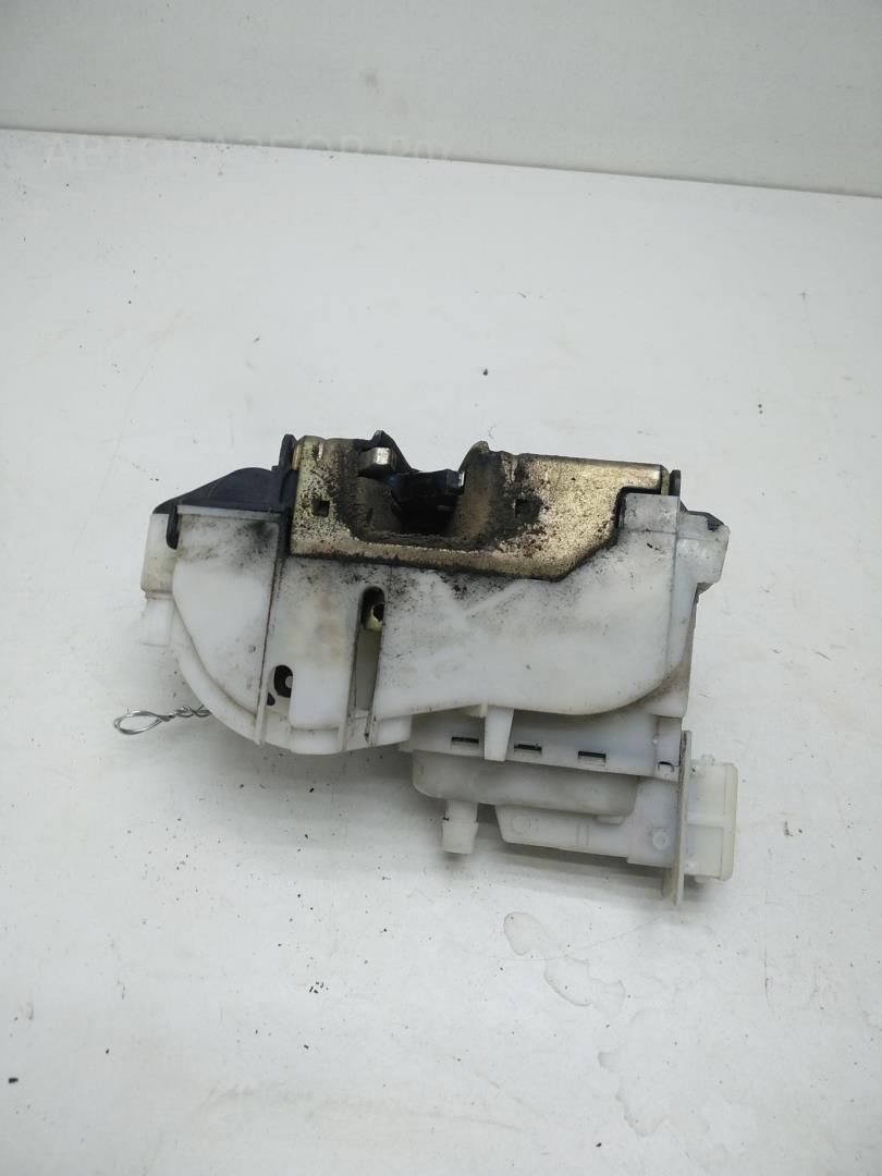 Замок двери передней правой