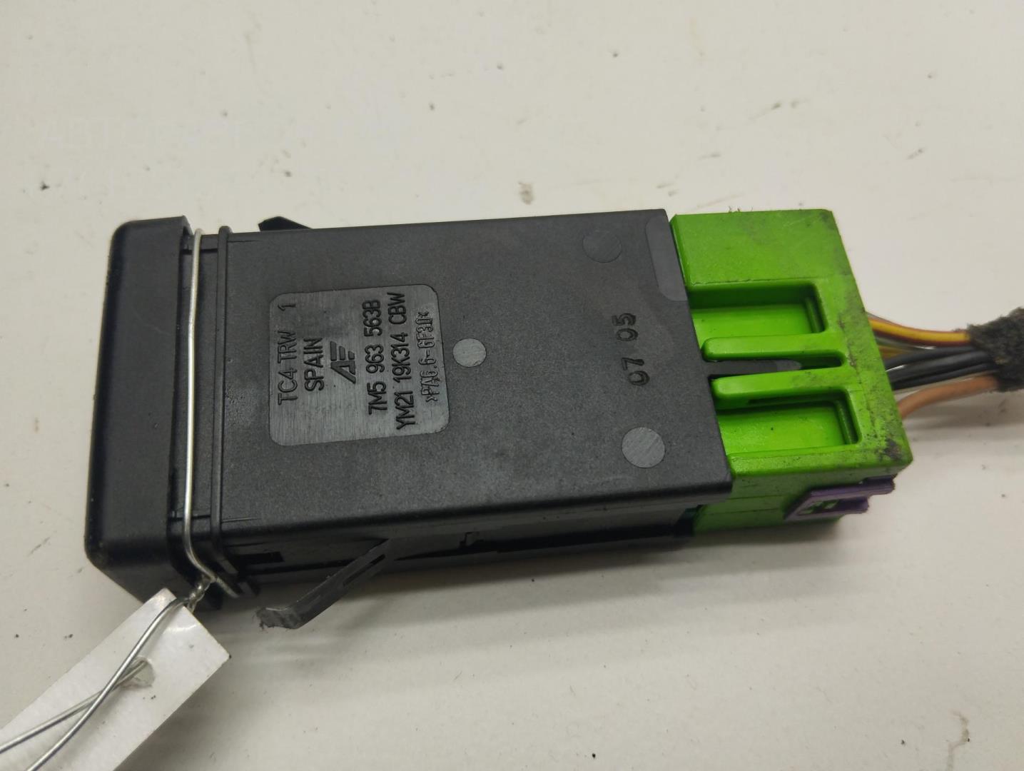 Кнопка обогрева сидений