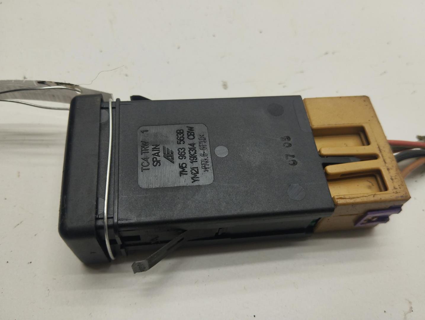 Кнопка обогрева сидений