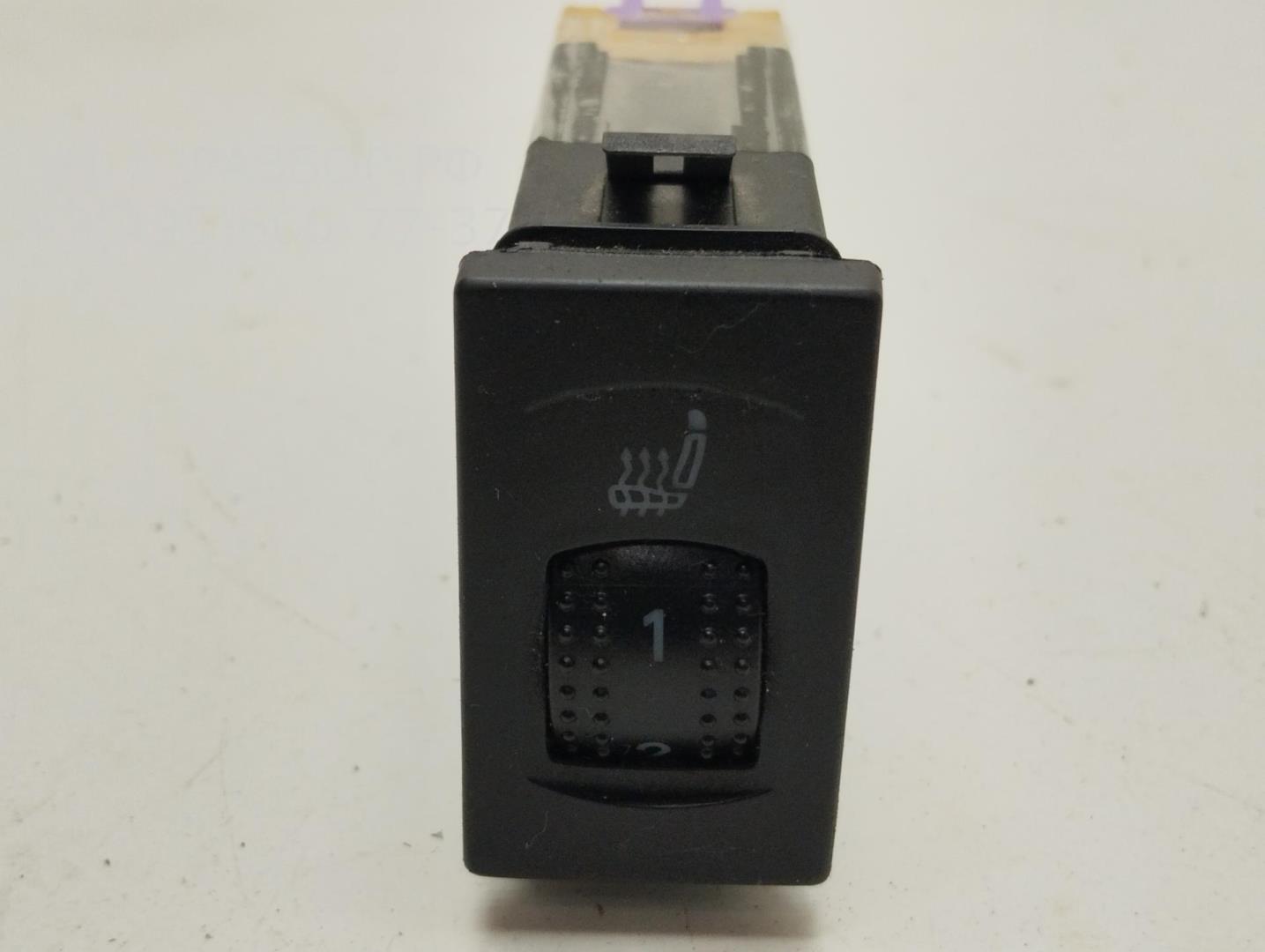 Кнопка обогрева сидений