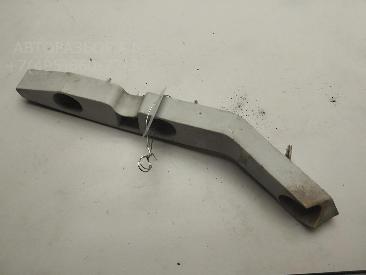 Кронштейн переднего бампера правый