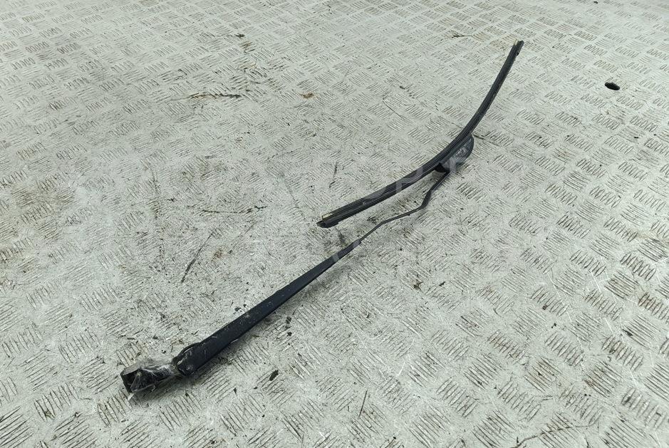 Поводок стеклоочистителя передний правый