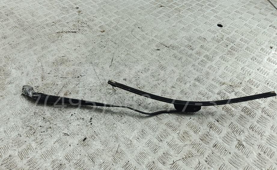 Поводок стеклоочистителя передний правый