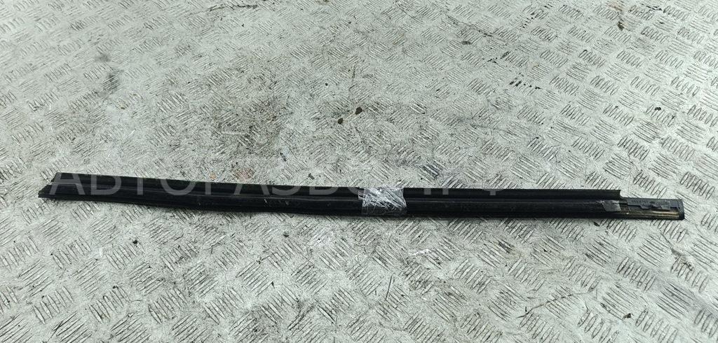 Накладка стекла переднего правого