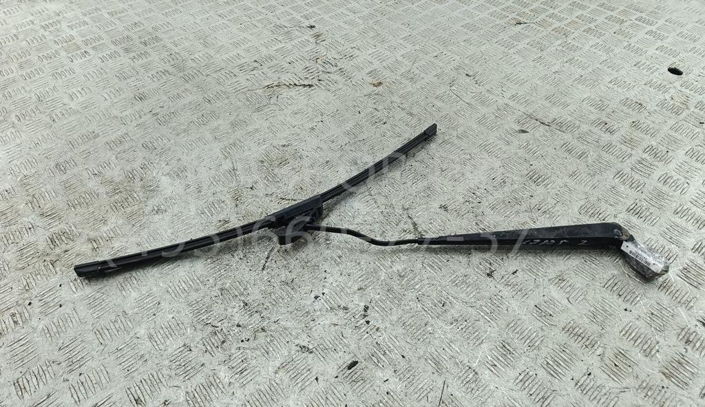 Поводок стеклоочистителя передний левый
