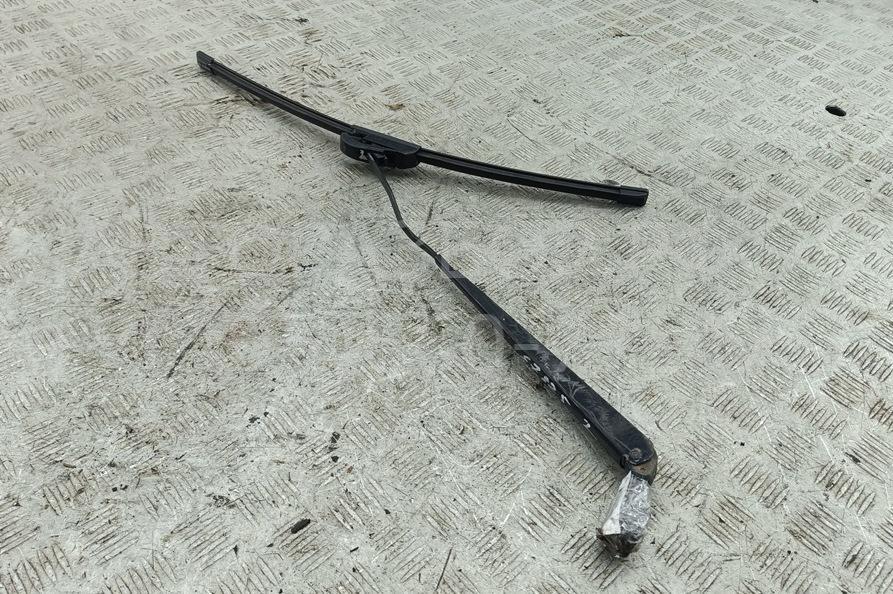 Поводок стеклоочистителя передний левый