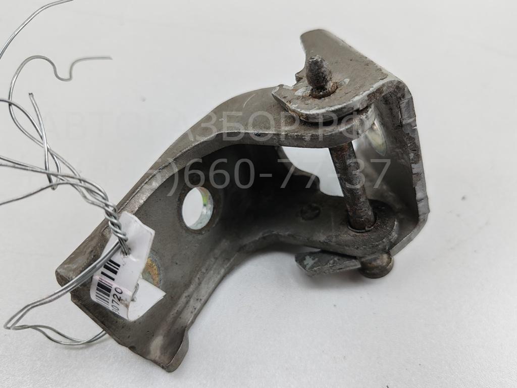 Петля двери