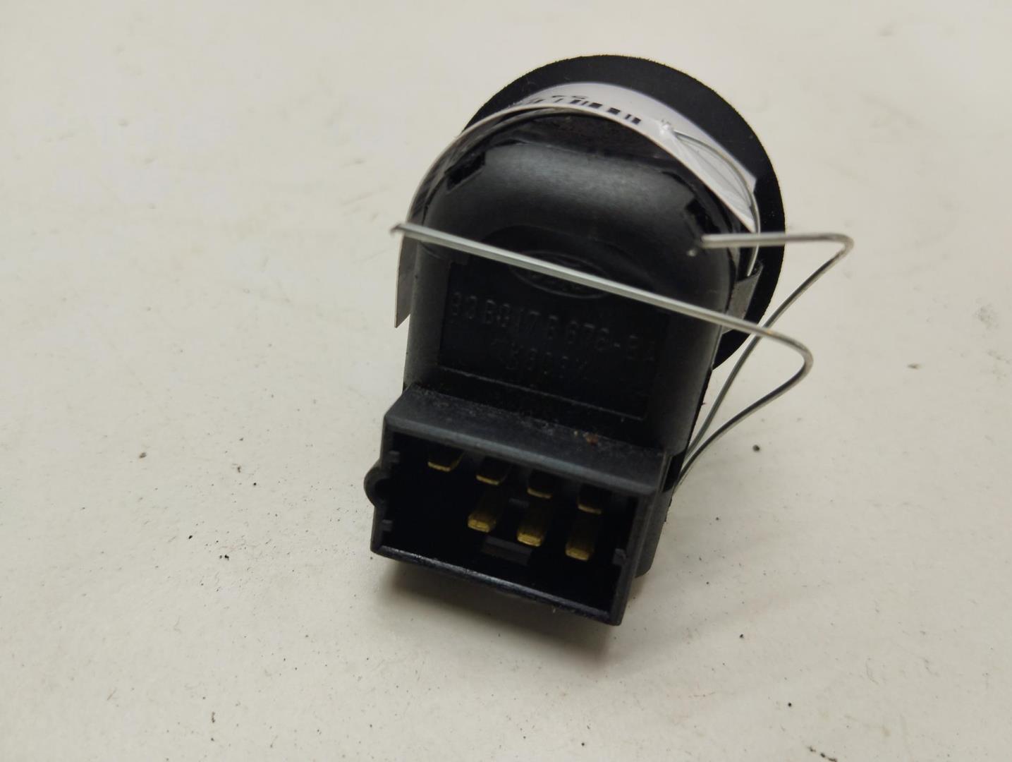 Кнопка регулировки зеркала