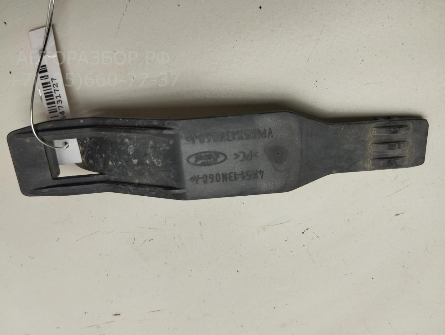 Кронштейн фар правый