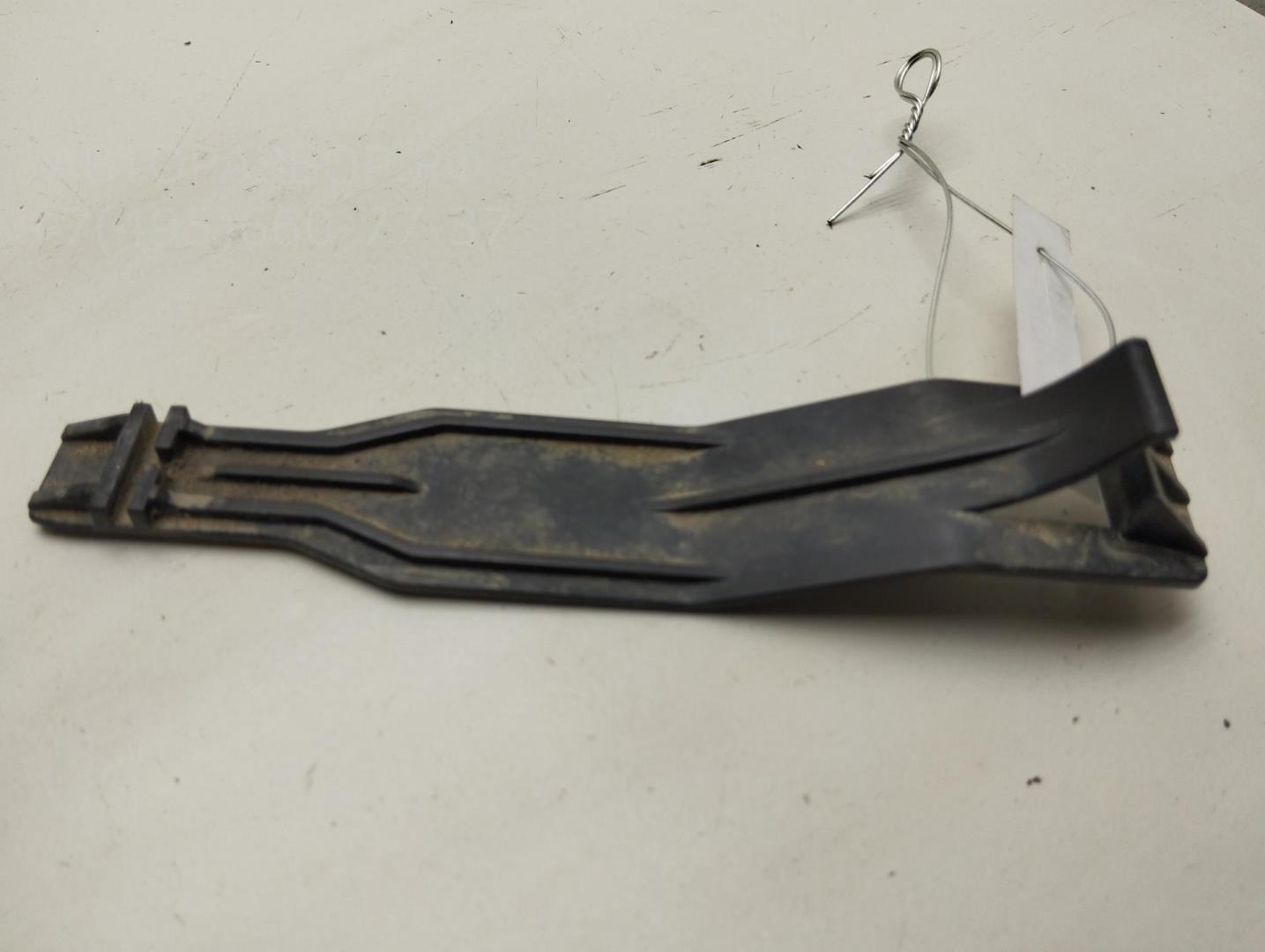 Кронштейн фар правый