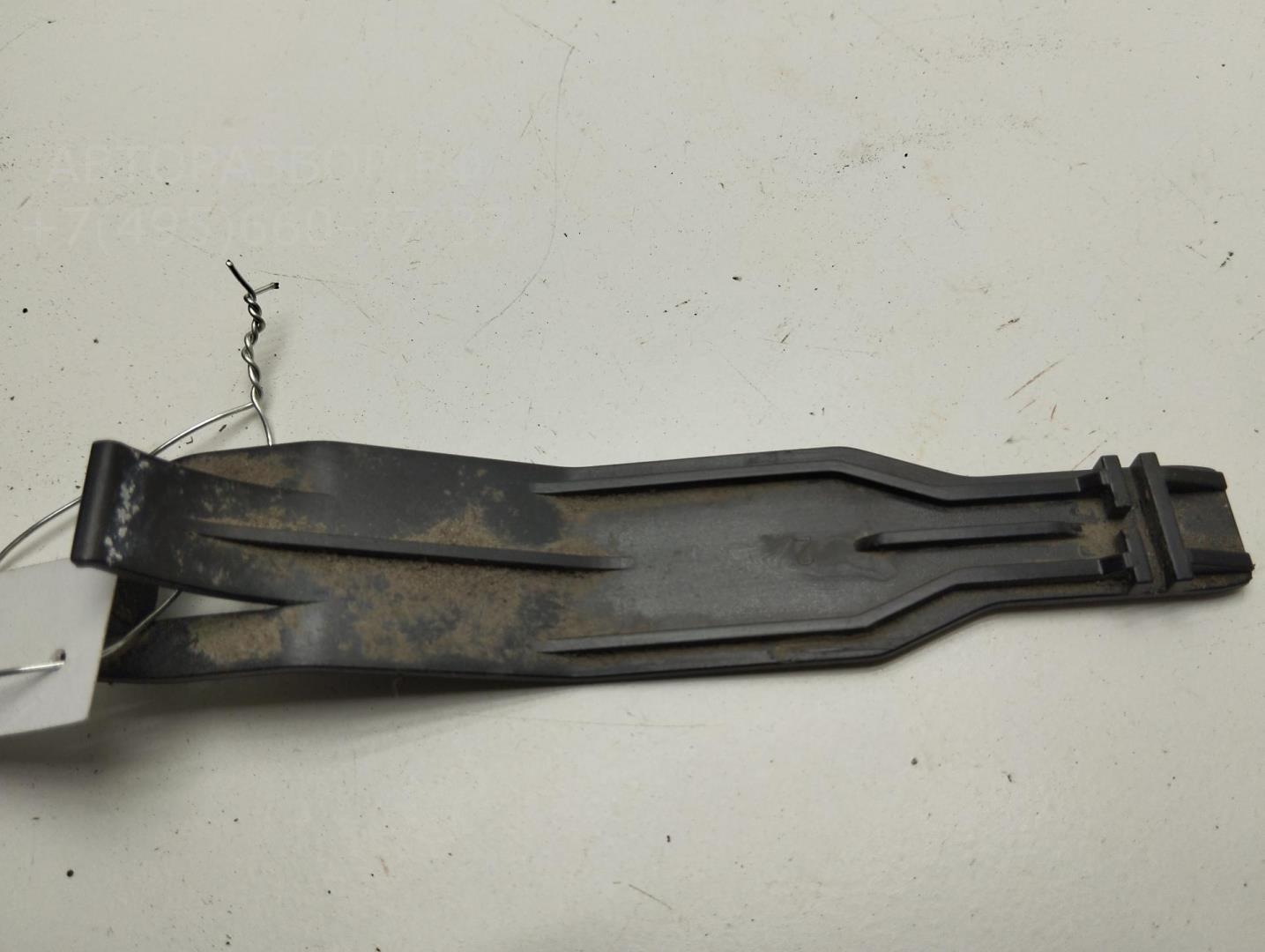 Кронштейн фар правый