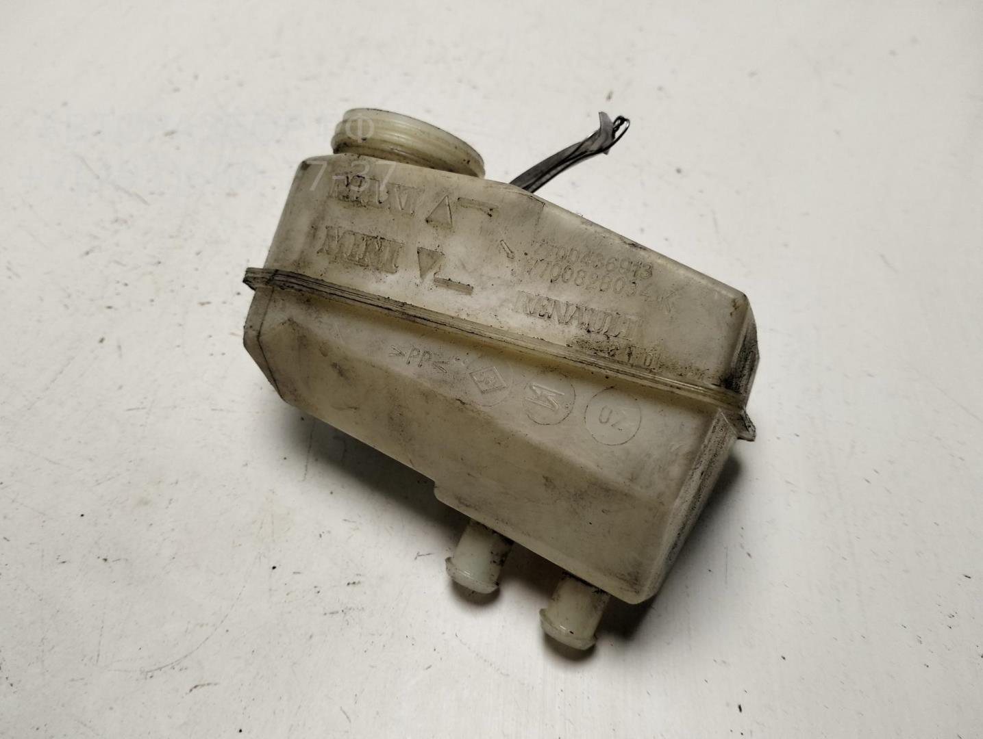 Бачок главного тормозного цилиндра