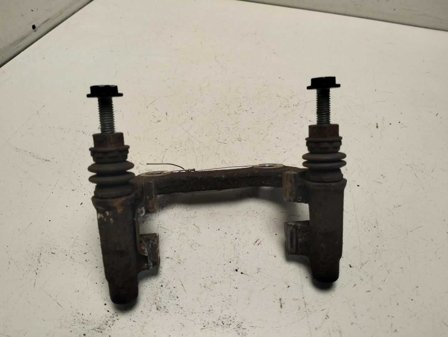 Скоба суппорта заднего