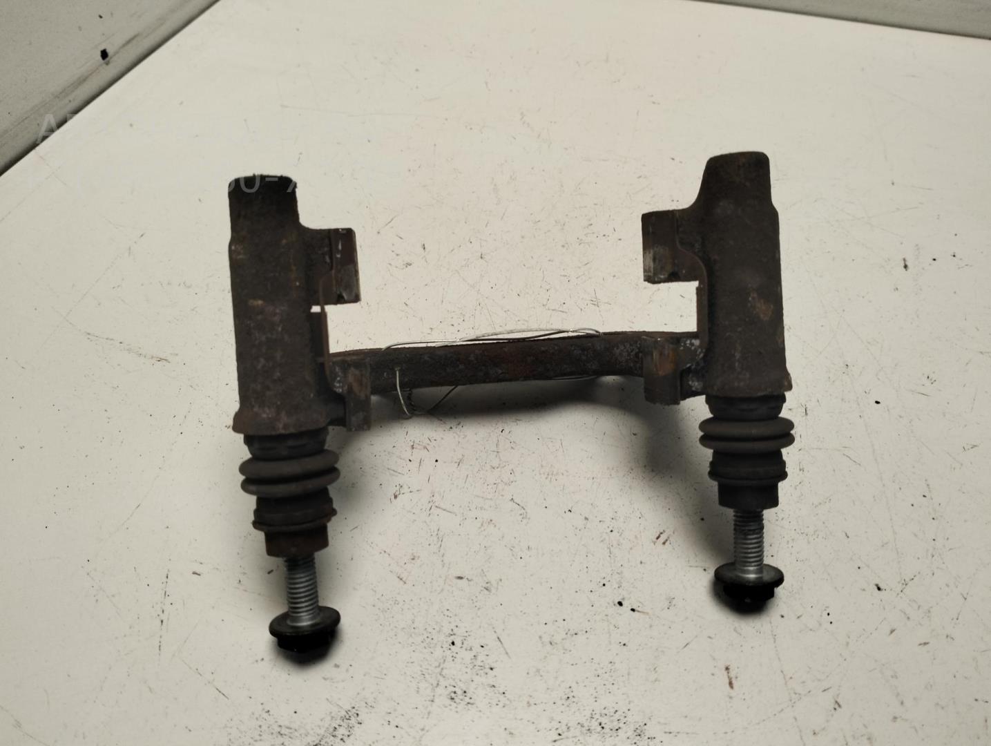 Скоба суппорта заднего