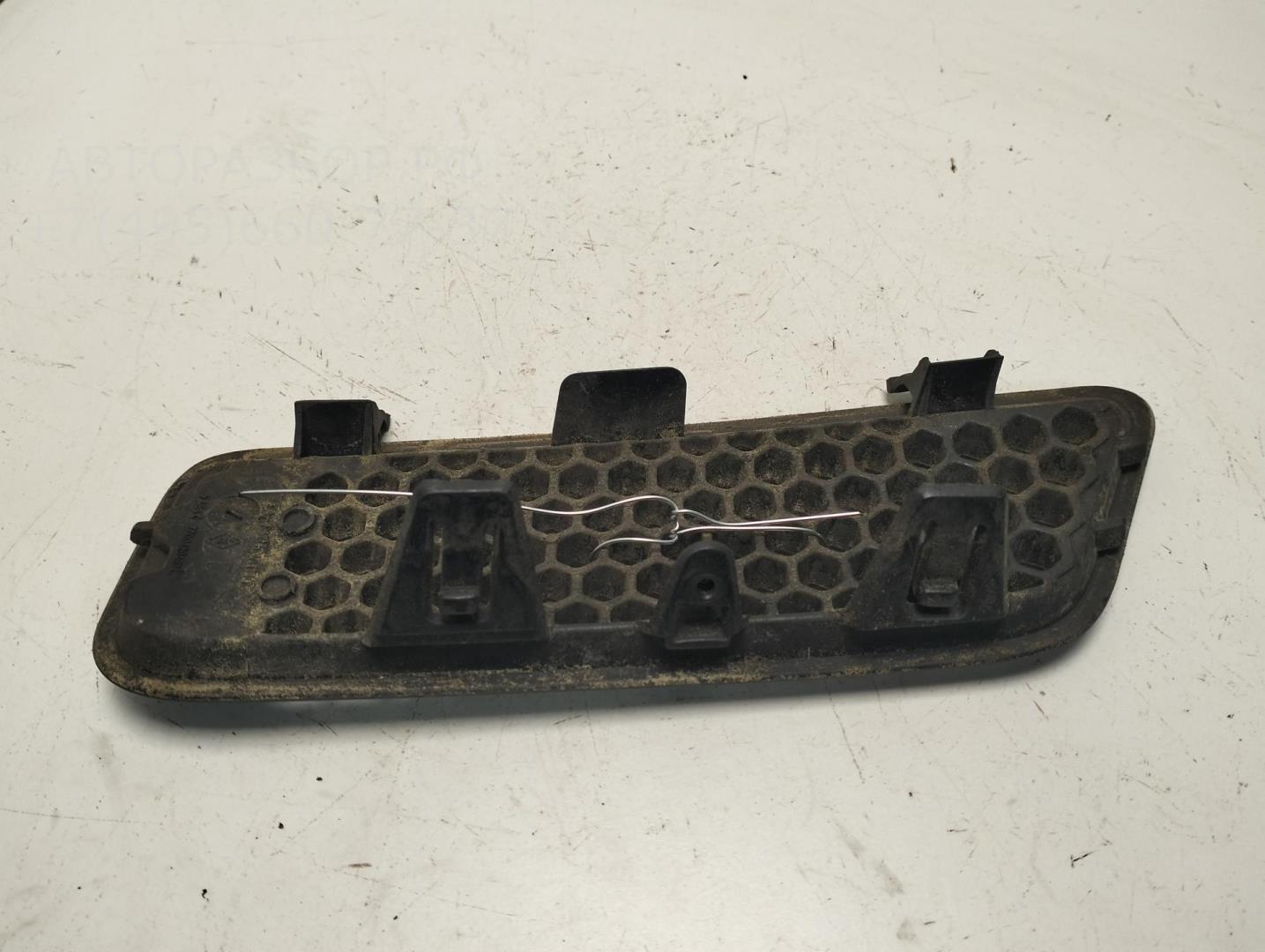 Решетка радиатора правая