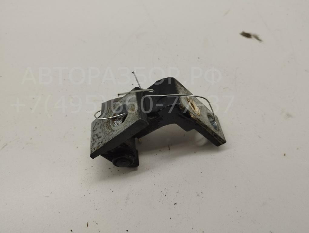 Петля двери