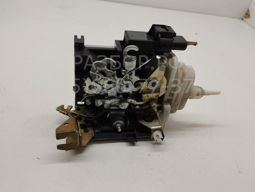 Замок двери передней правой