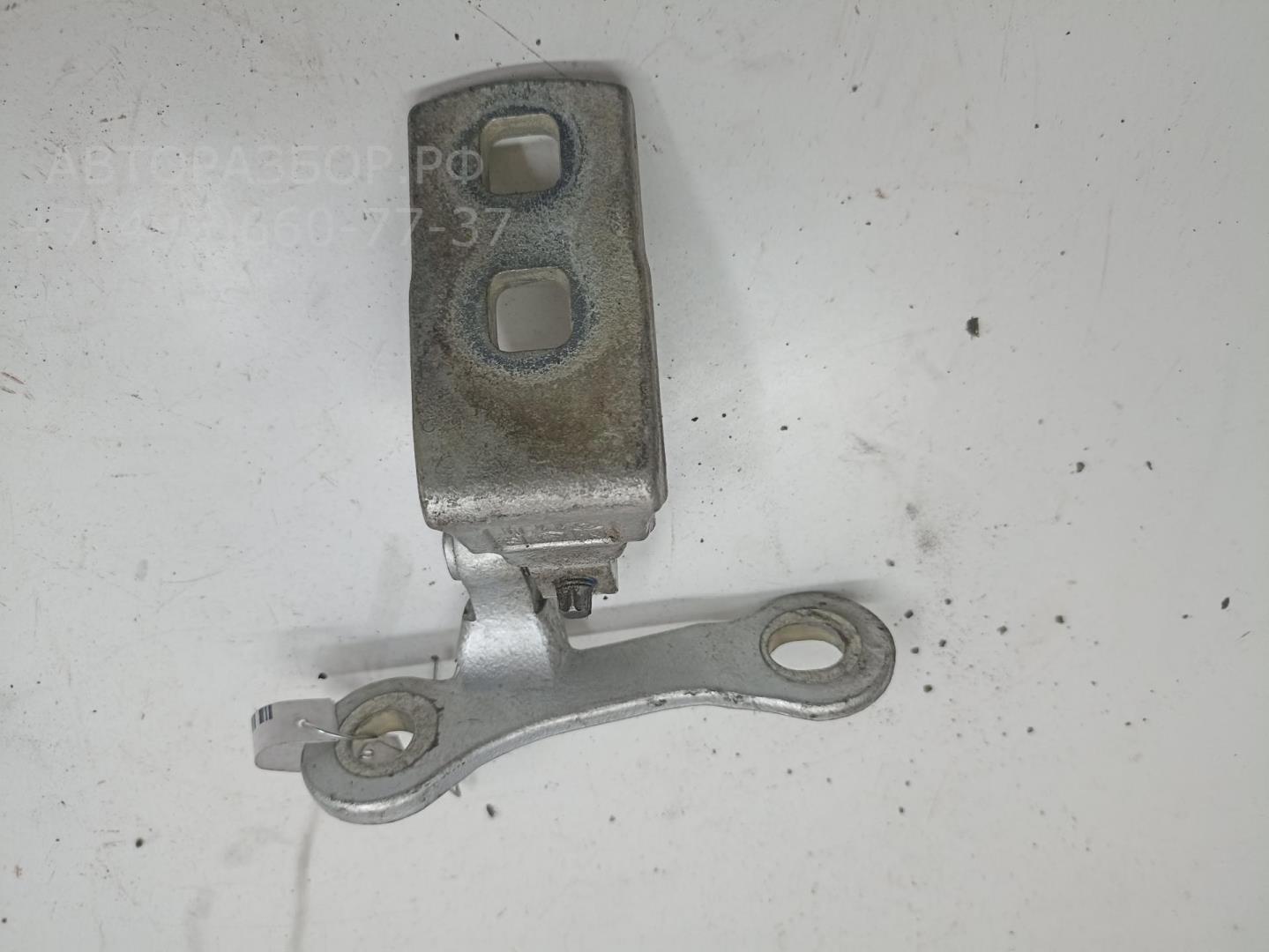 Петля двери