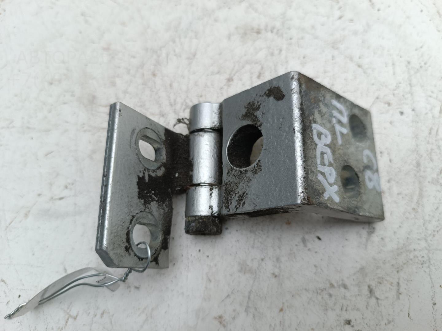 Петля двери