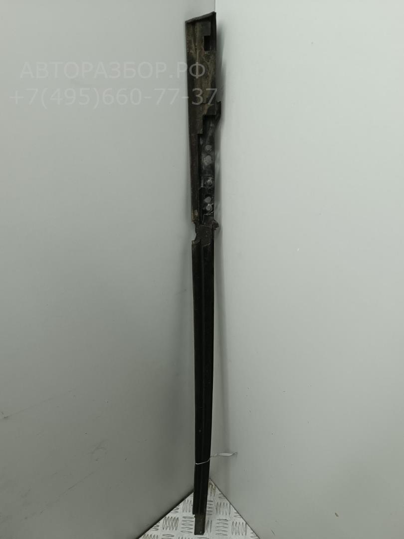 Накладка стекла переднего левого