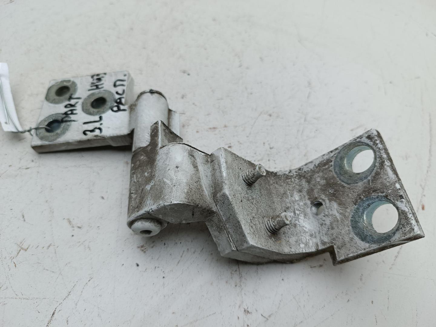 Петля двери