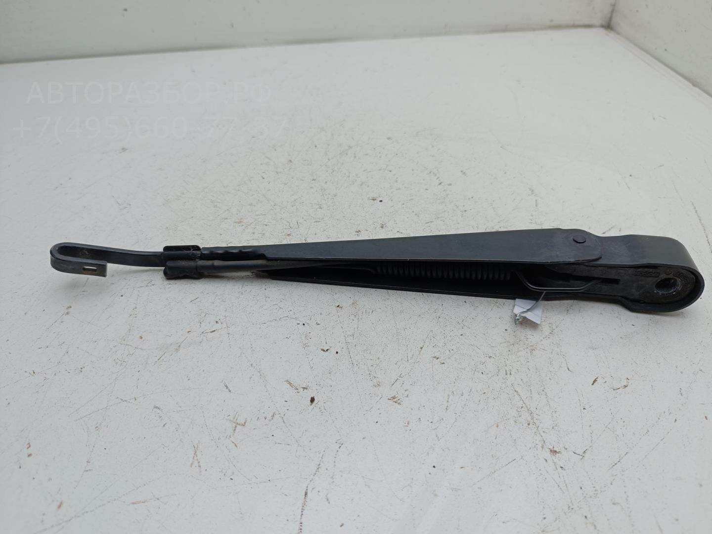 Поводок стеклоочистителя заднего