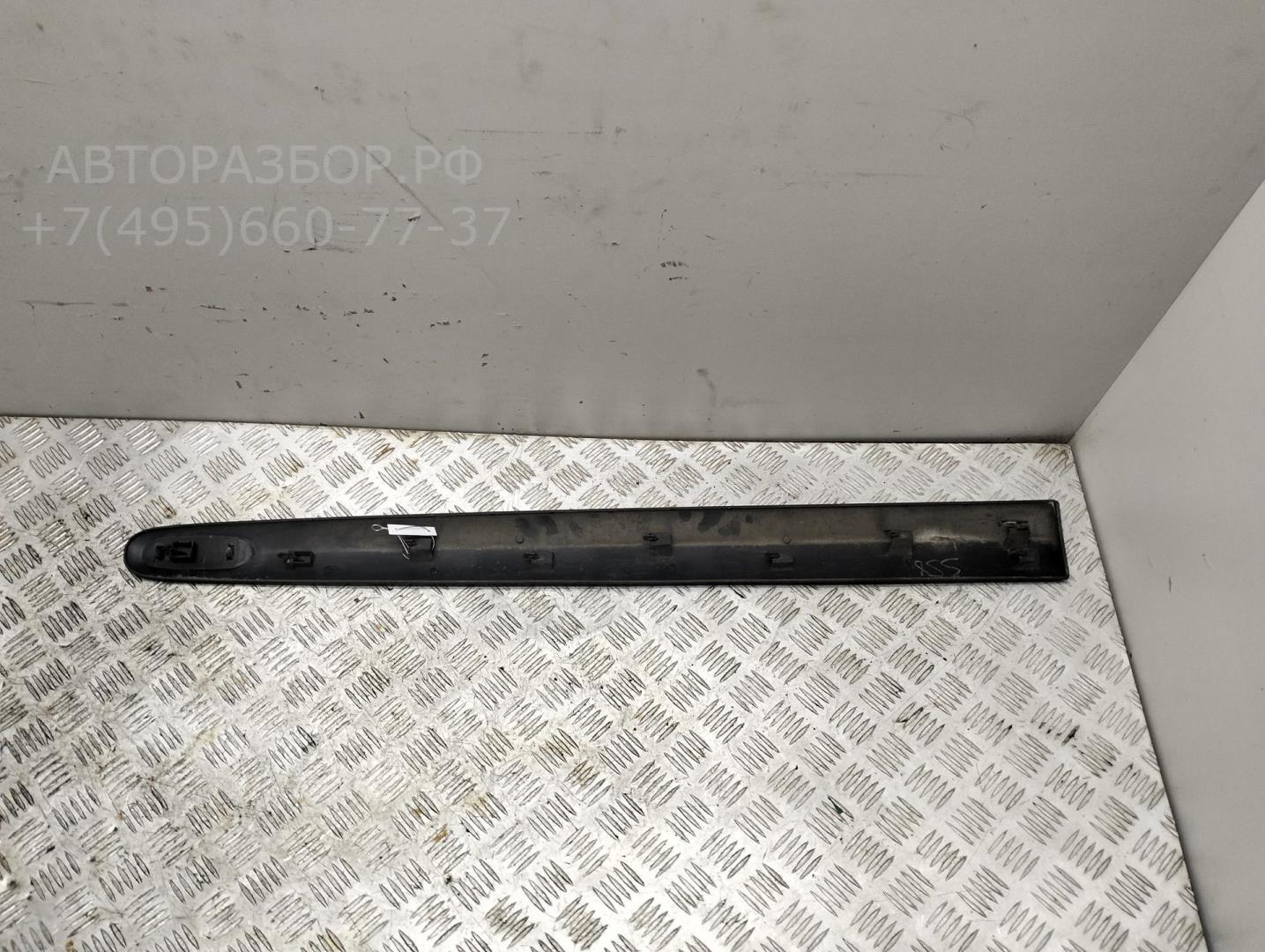 Молдинг двери передней левой