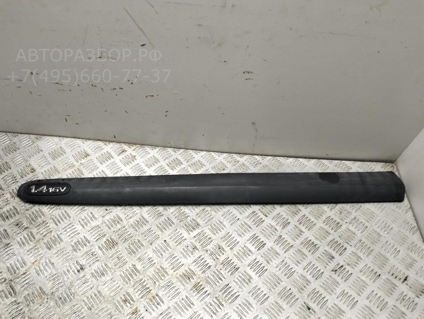 Молдинг двери передней левой