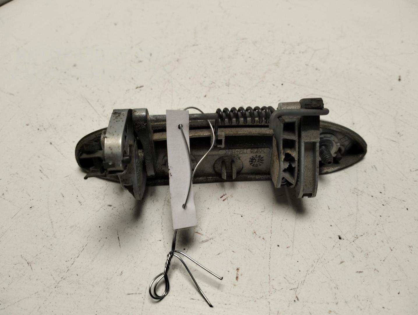 Ручка двери передней наружная левая