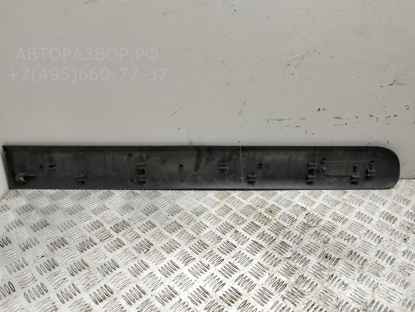 Накладка двери передней правой