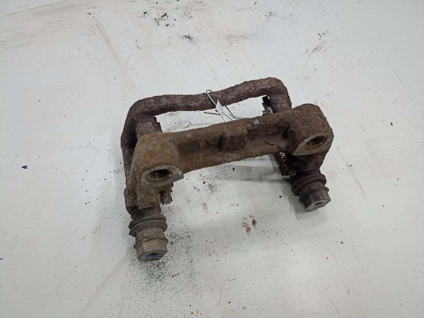 Скоба суппорта заднего