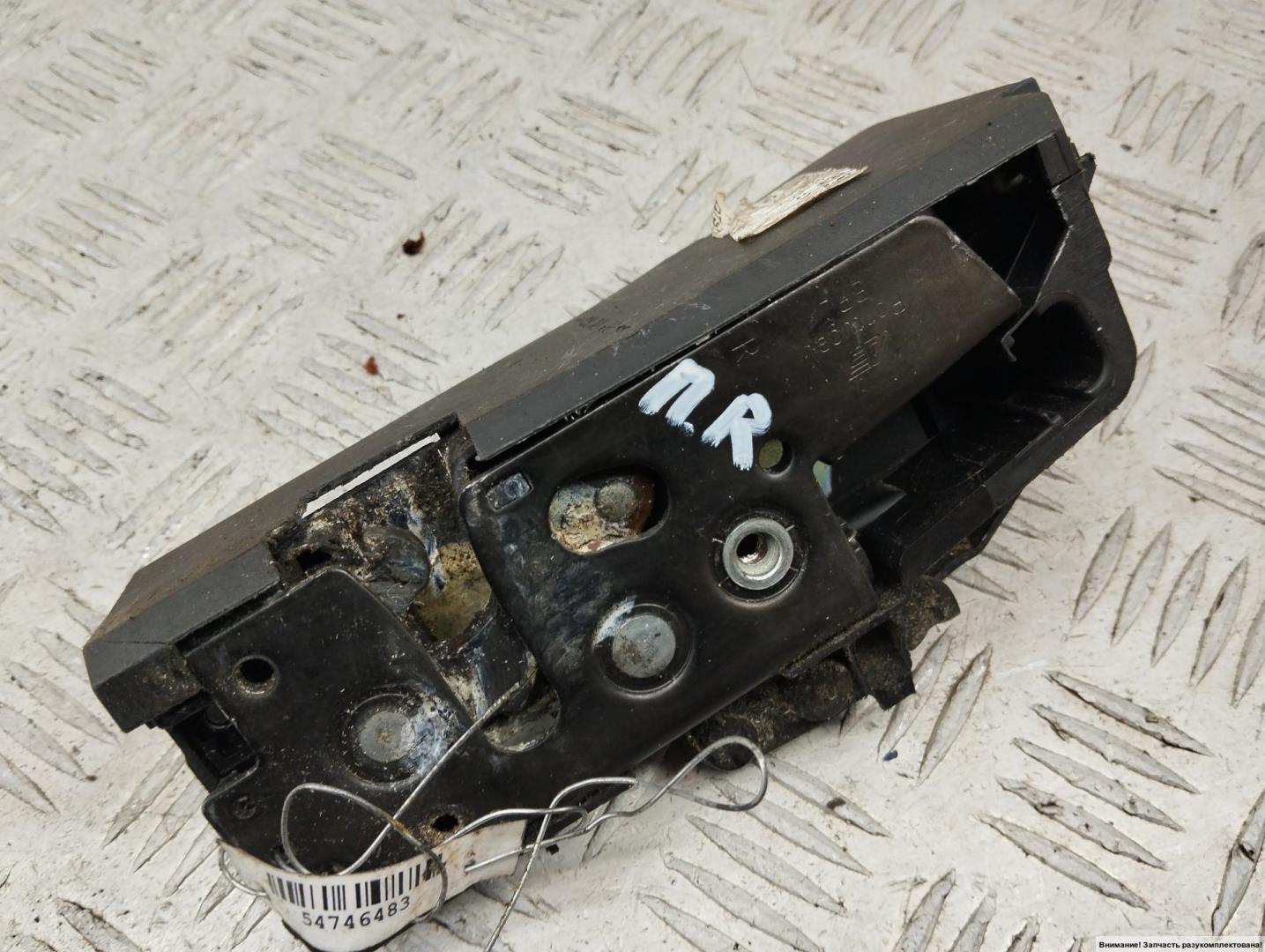 Замок двери передней правой