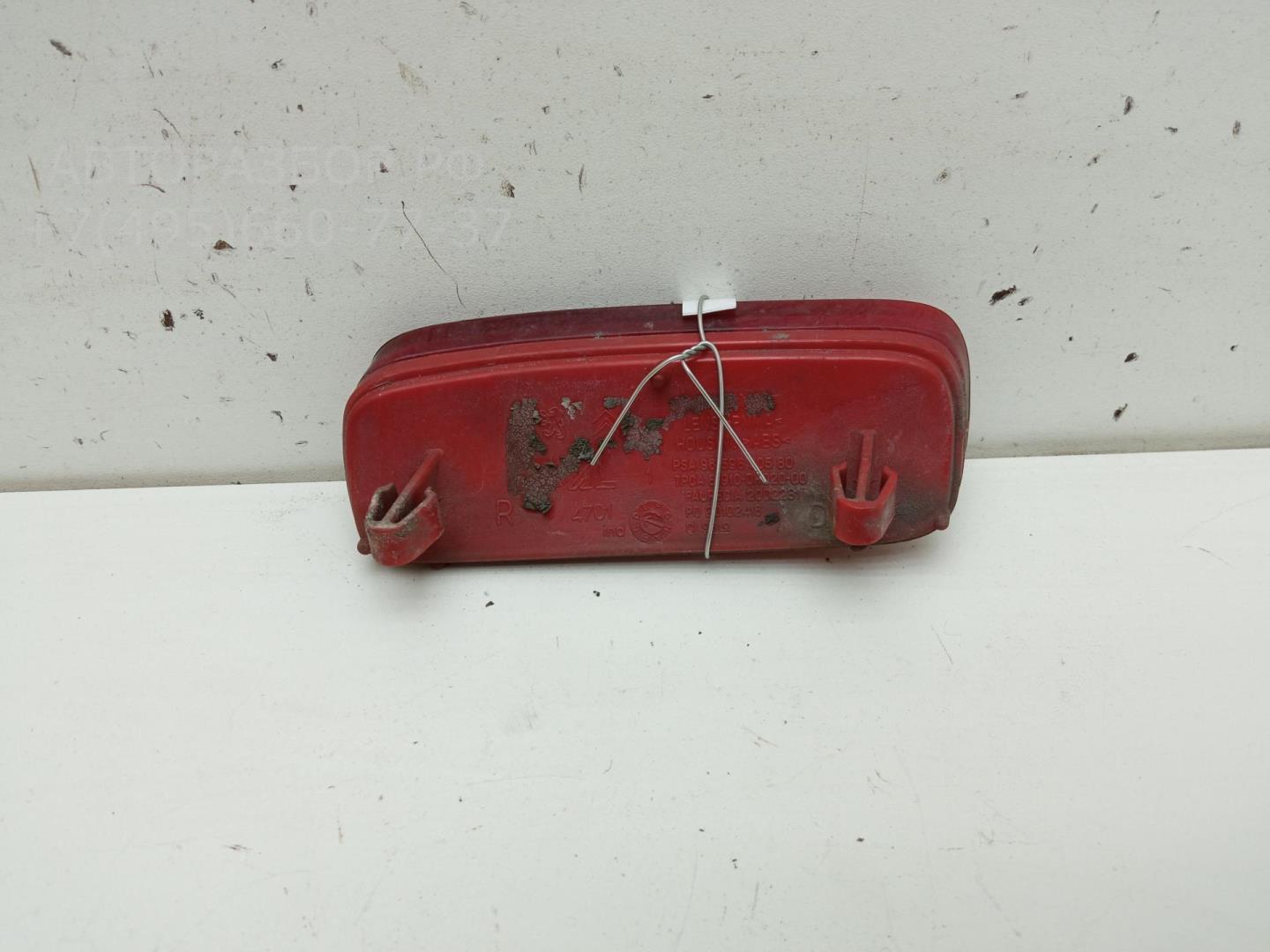 Отражатель в бампер задний правый