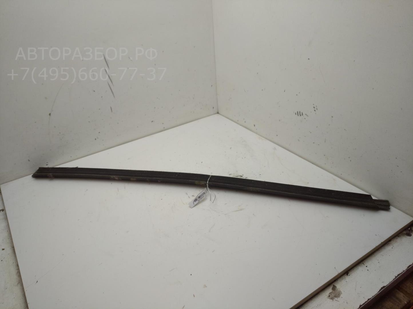 Накладка стекла переднего правого