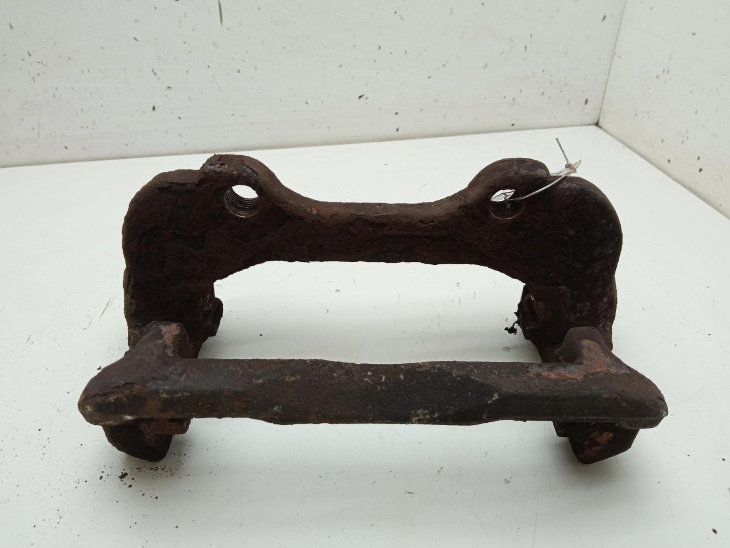 Скоба суппорта переднего