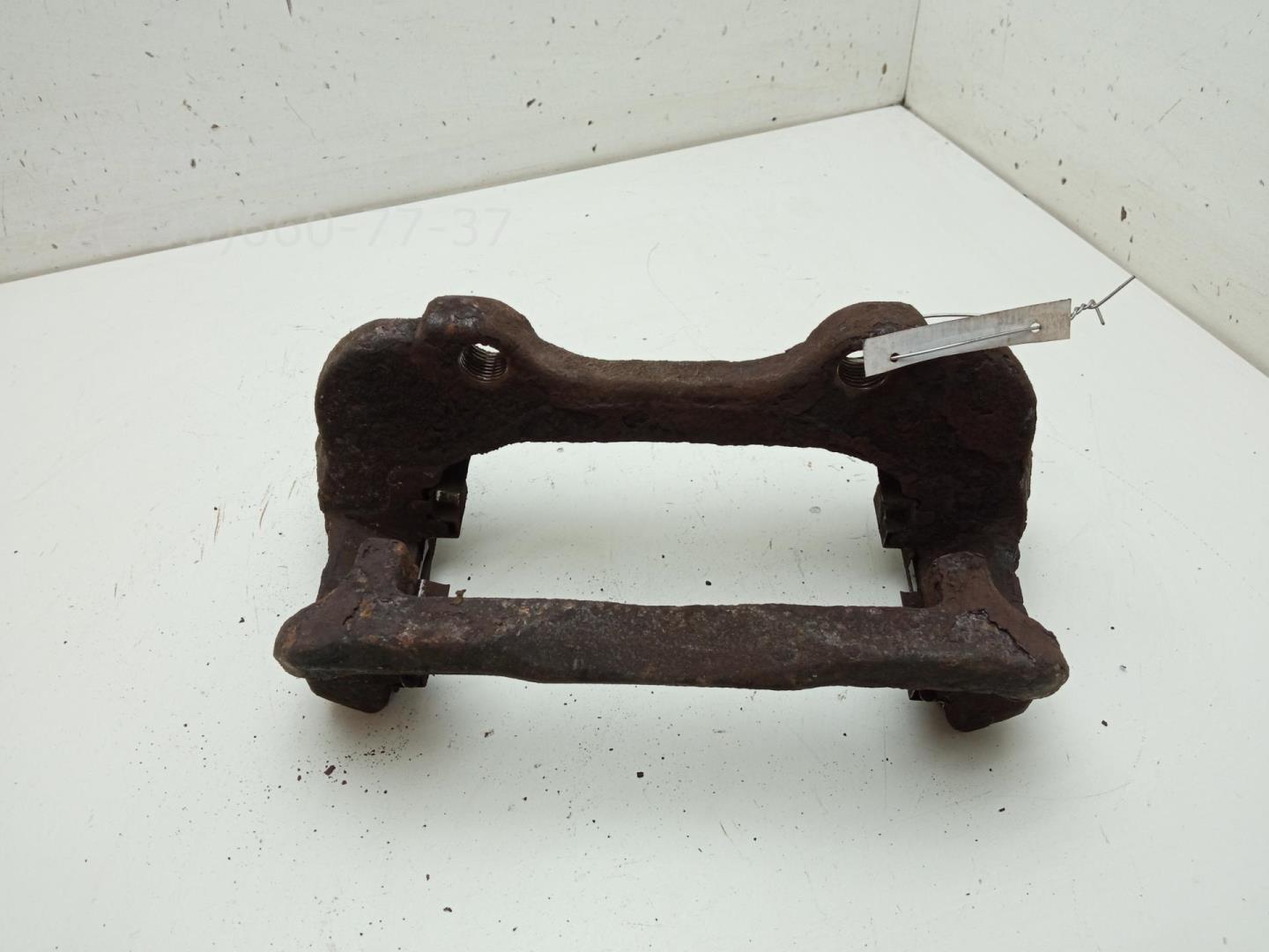 Скоба суппорта переднего