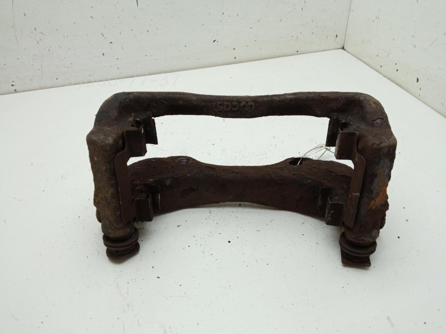 Скоба суппорта переднего