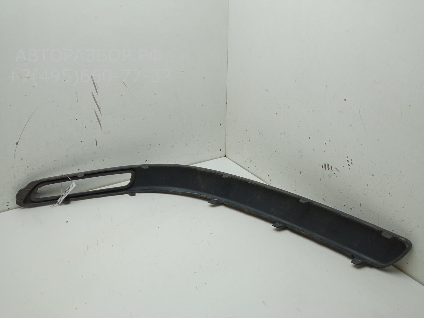 Молдинг переднего бампера правый