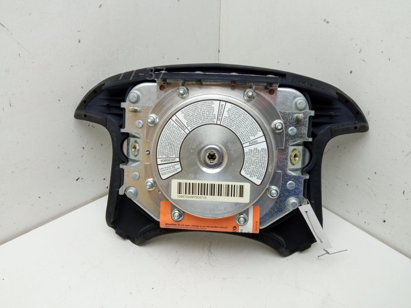 Подушка безопасности в рулевое колесо