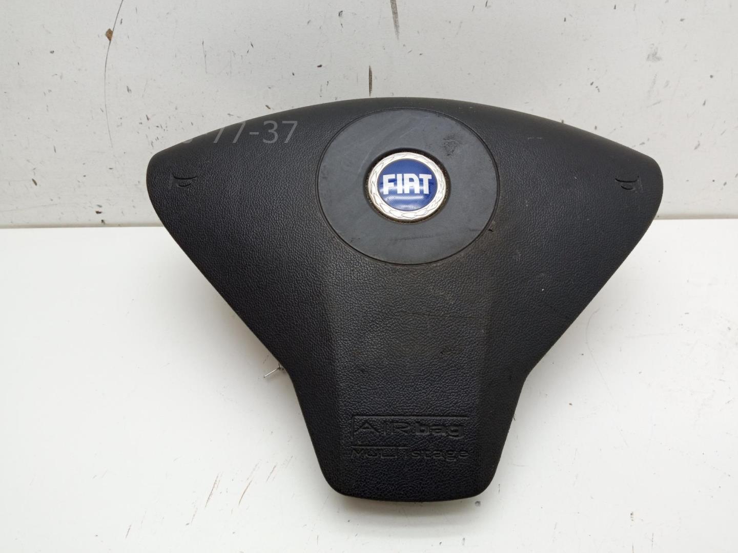 Подушка безопасности в рулевое колесо