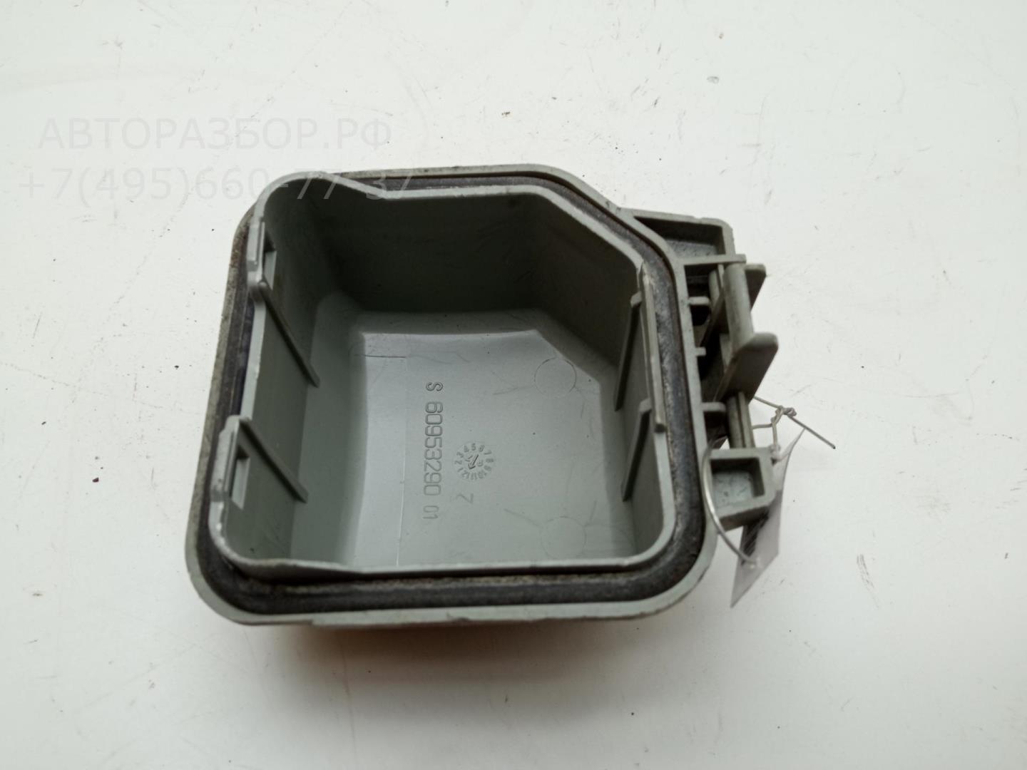 Крышка фары левой