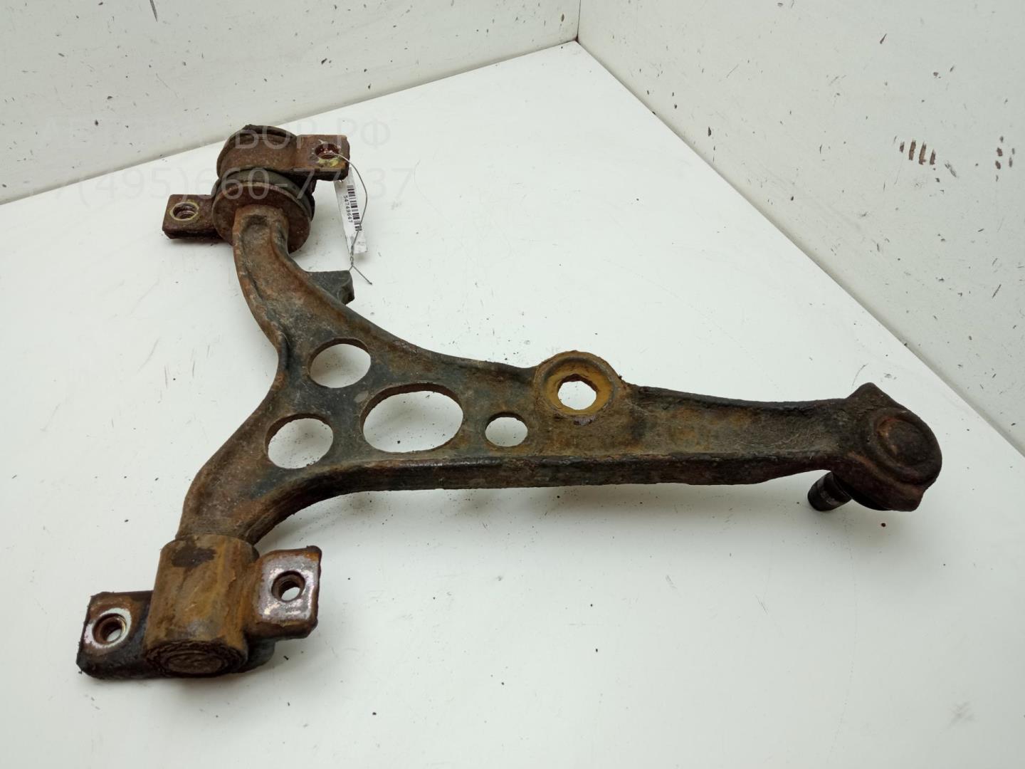 Рычаг передний правый