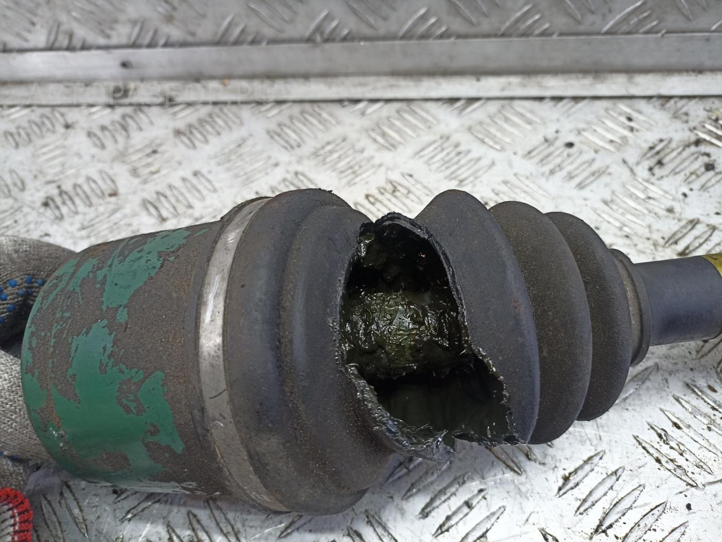 Полуось передняя левая