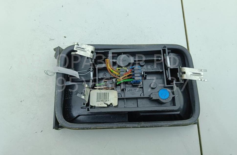 Фонарь задний внутренний правый