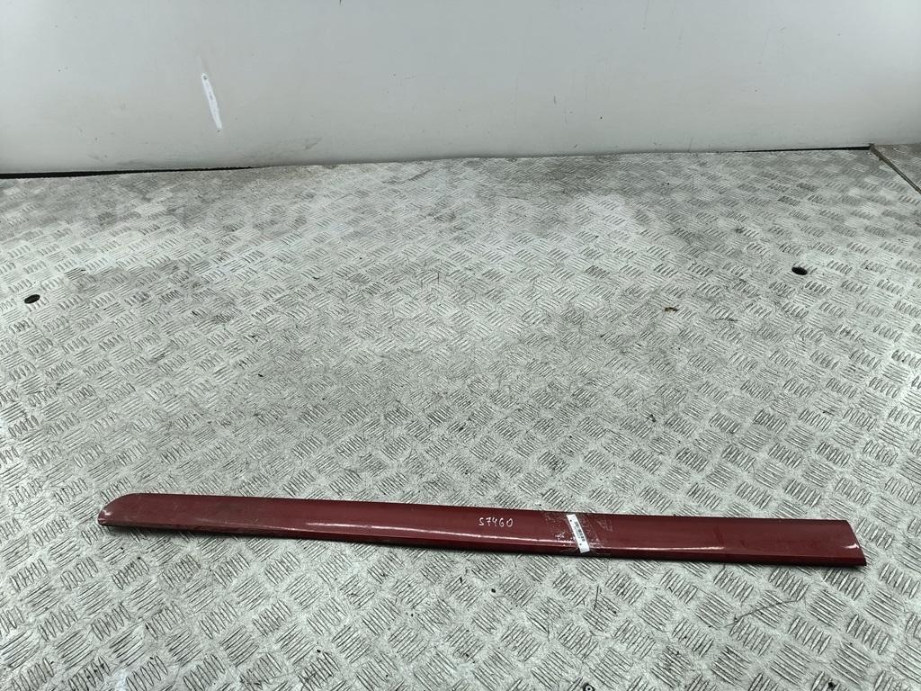 Молдинг двери передней левой