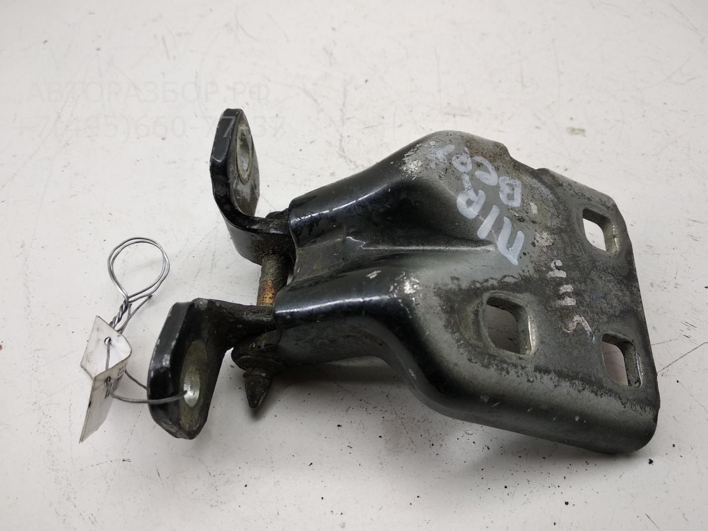 Петля двери