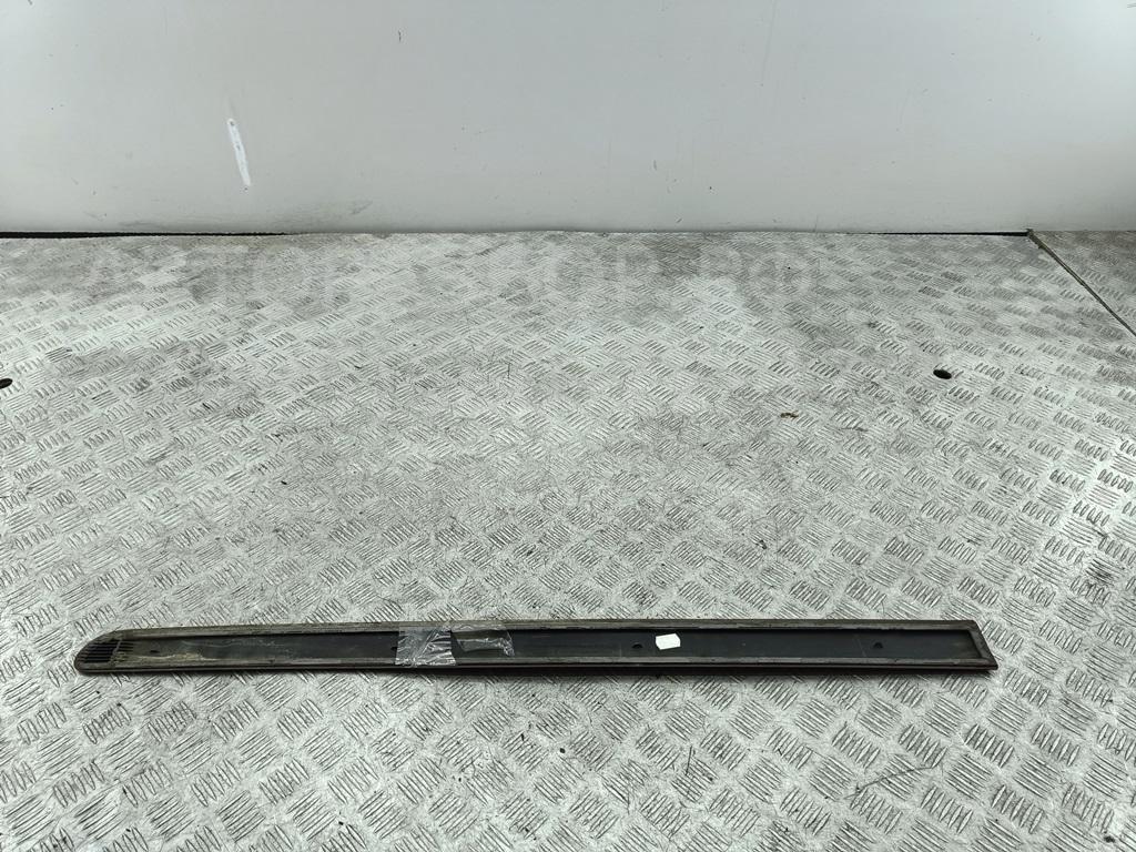 Накладка двери передней правой