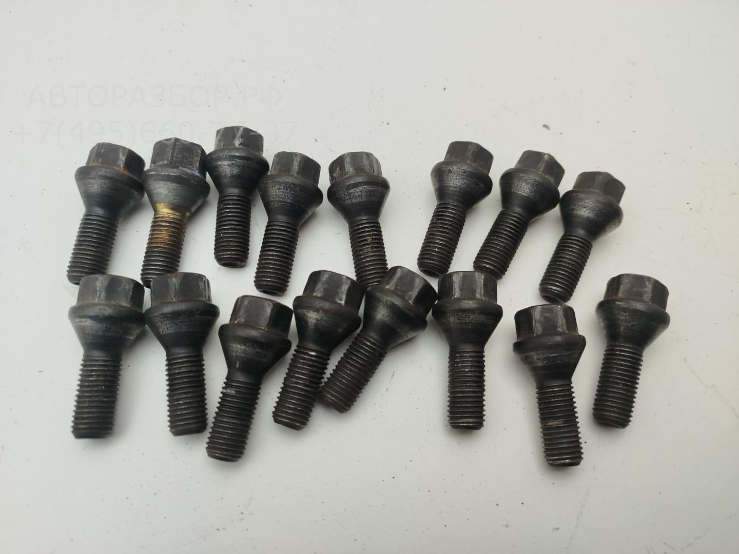 Болт колесный