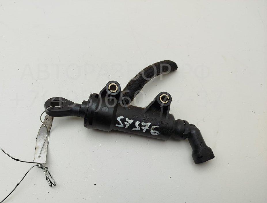 Цилиндр сцепления главный