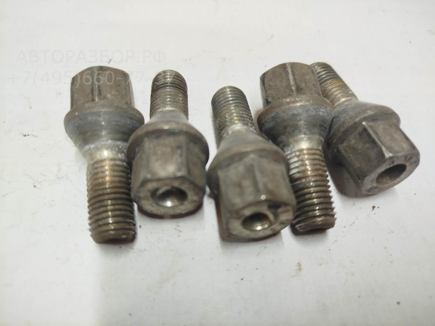 Болт колесный